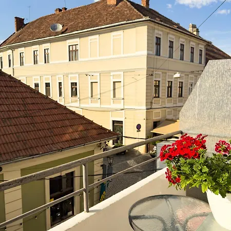 Charming Old Town With Private Balcony *
