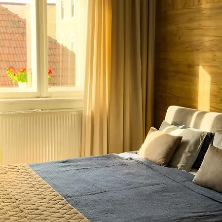 Charming Old Town With Private Balcony *