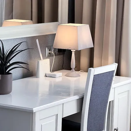 Charming Old Town With Private Balcony *