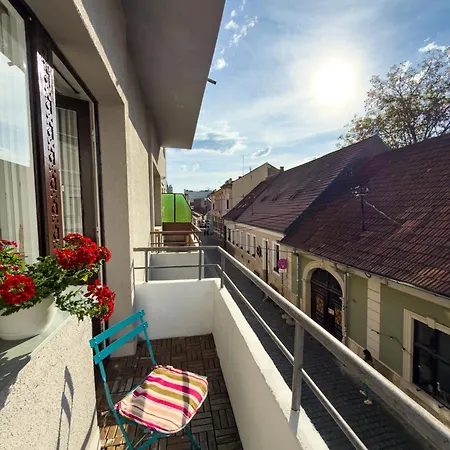 Apartment Charming Old Town With Private Balcony